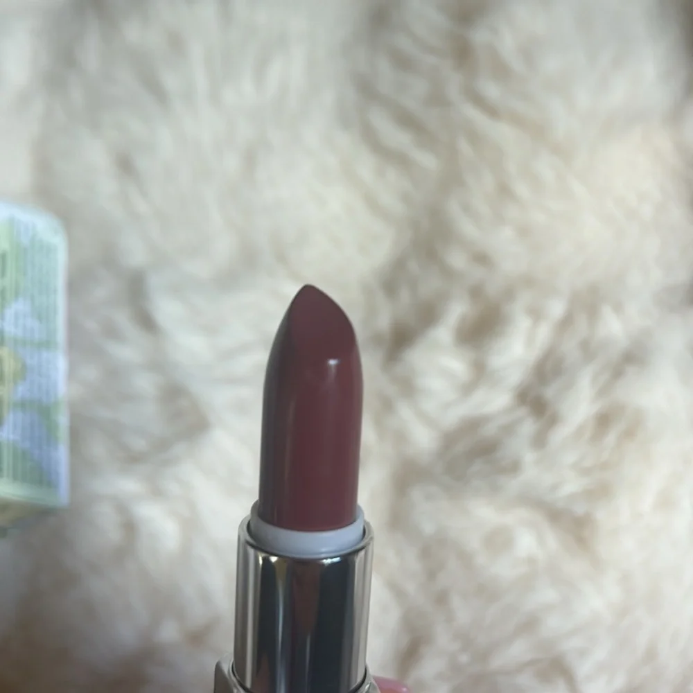 Clinique Even Better Pop Embrace Me lipstick NEW